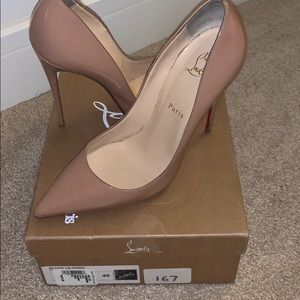 Fairly used CL nude patent leather pump